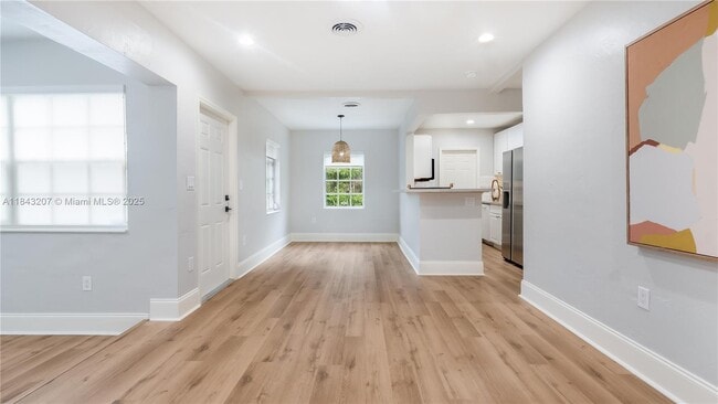 Photo - 49 Alcantarra Ave