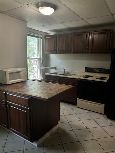 Photo - 180 Oneida St