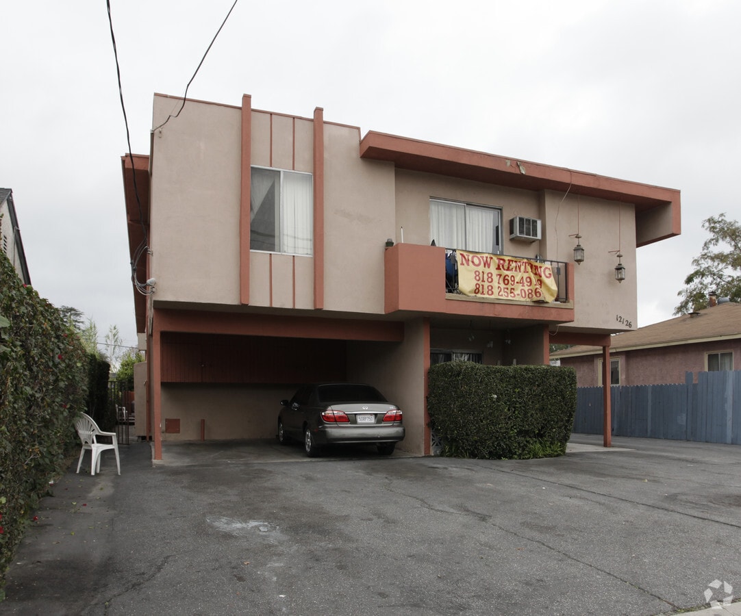 Photo - 12126 Oxnard St