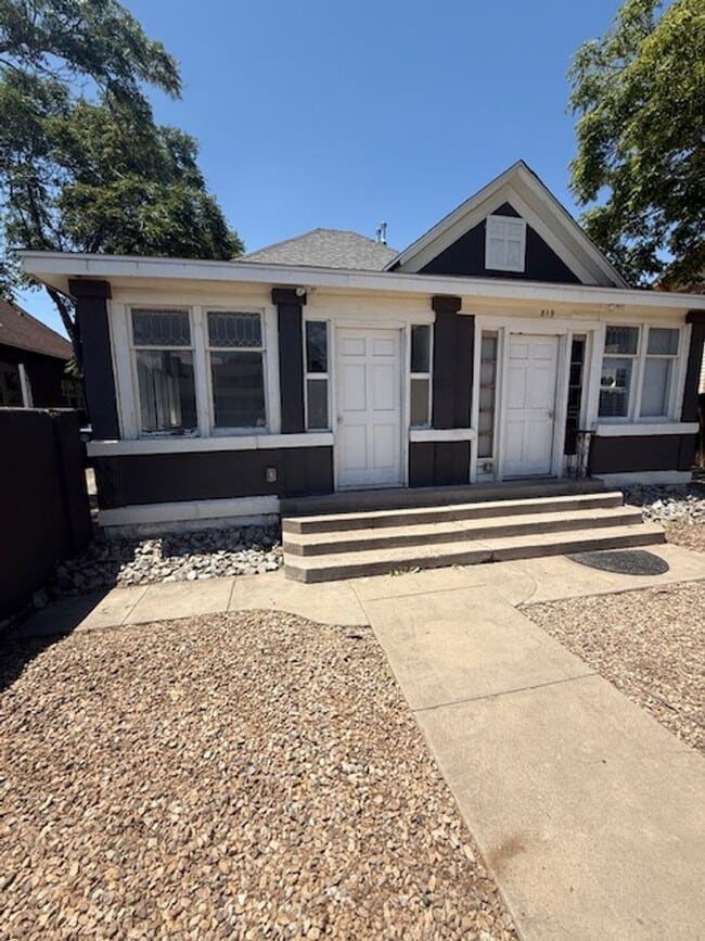 Building Photo - Close to Downtown Beautiful 2 bed 1 bath Rental