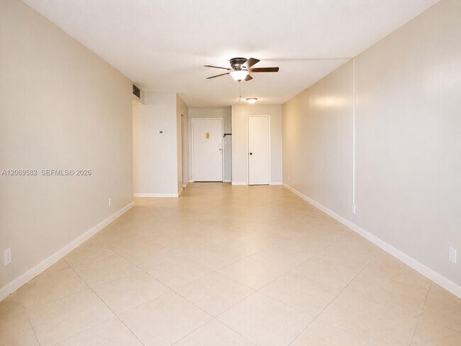 Photo - 6700 Cypress Rd Unidad 507