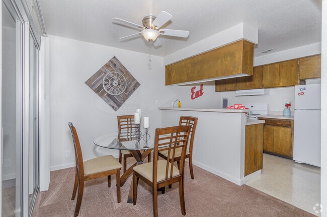 2BR, 1BA - 817 SF