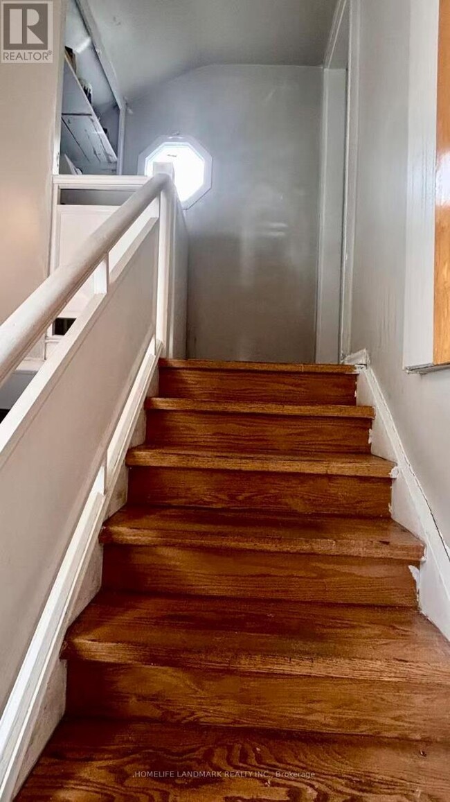 Photo - 166 Maplehurst Ave