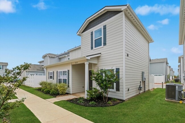 Photo - Clean & Modern Townhome with No Carpet and Lawn Service Included