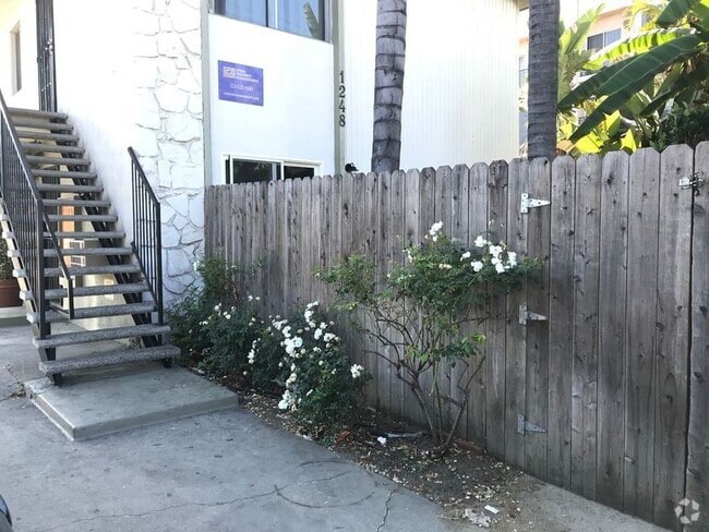 Building Photo - 1248 N Las Palmas Ave Rental