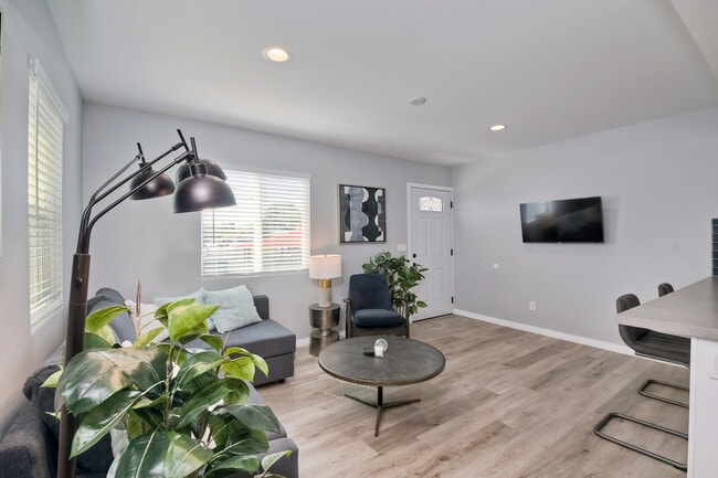 Photo - 6840 Tower St