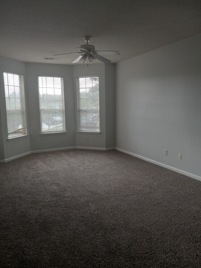 Photo - 7602 Creekside Ln