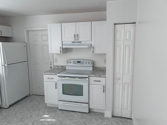 Photo - 662 Marot St