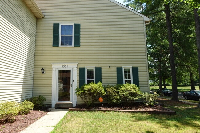 Building Photo - 3001 N Dale Ct