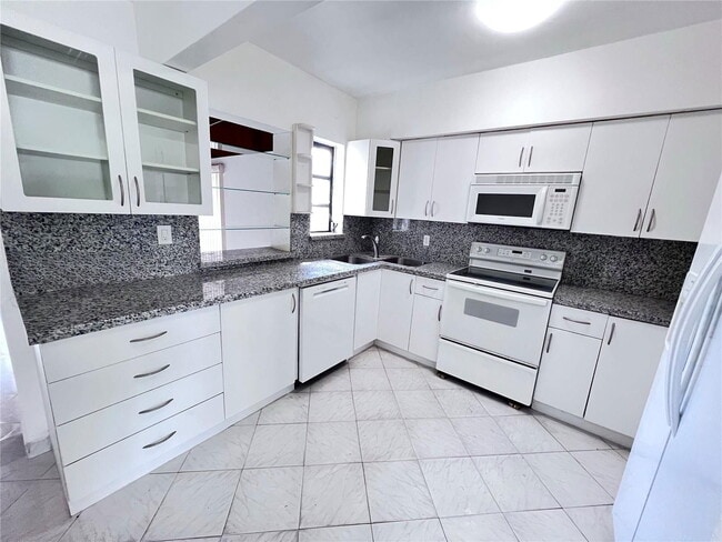 Photo - 2101 SW 81st Ave