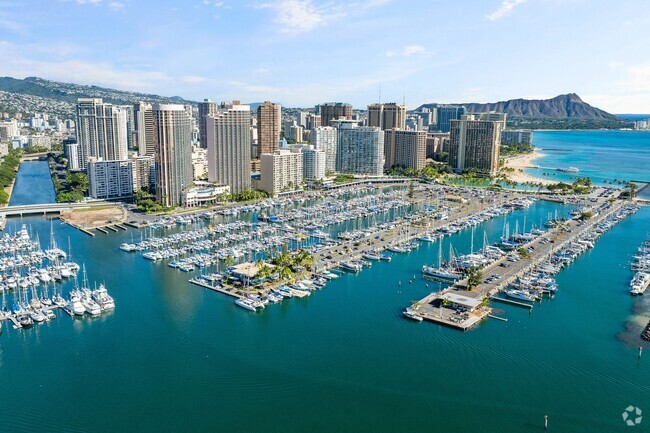 Building Photo - Waikiki condo with ocean views Unit 906