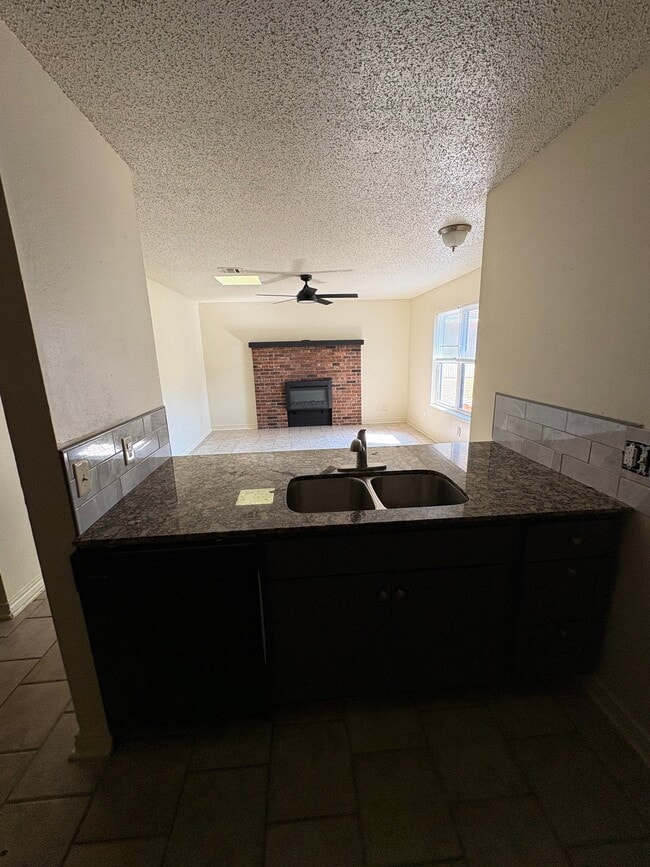 Building Photo - 1020 N Turtle Creek Dr