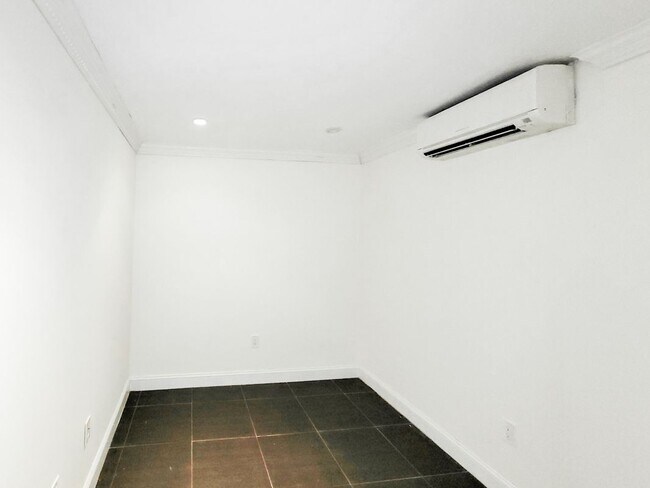 Photo - 332 E 71st St Unit 1D