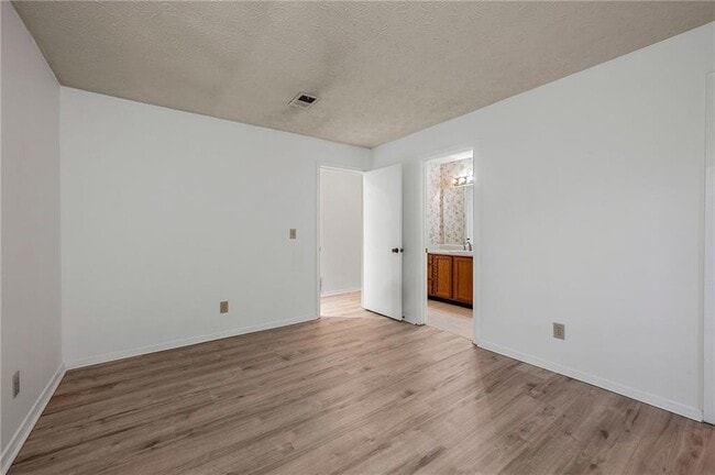 Photo - 1306 McClelen Way