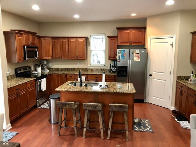 Photo - 235 3rd Ave NE