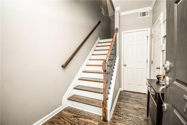 Photo - 738 Province Pl SE