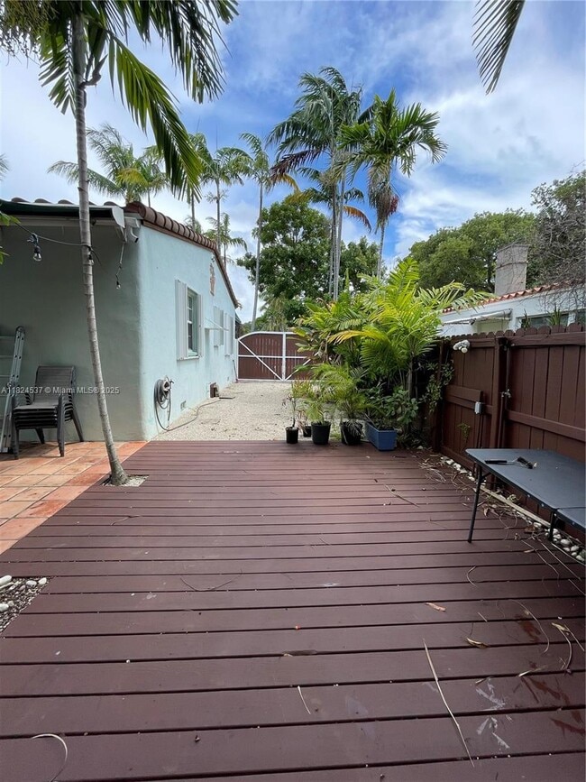 Photo - 2280 SW 20th St