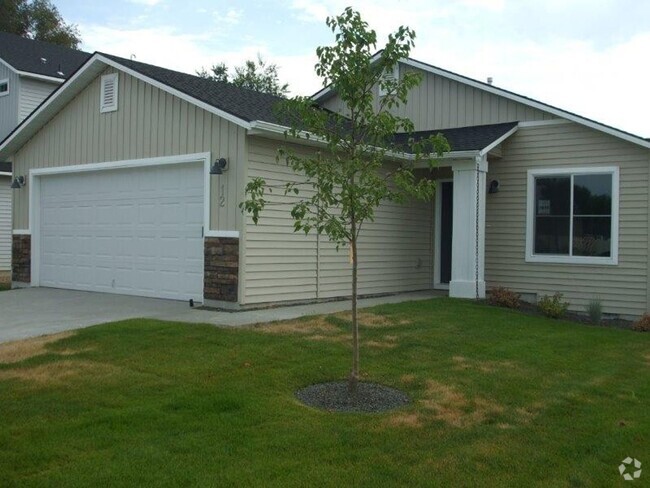 Building Photo - NICE 3 bed 2 bath 2 car garage avail aroun... Rental