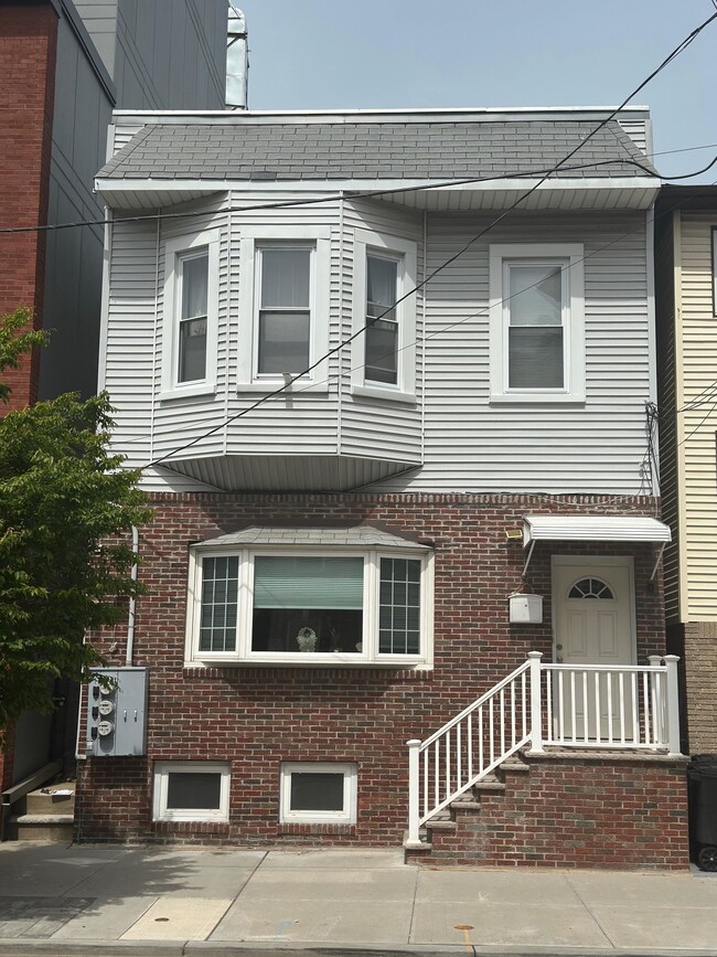 Building Photo - 265 Cambridge Ave Rental