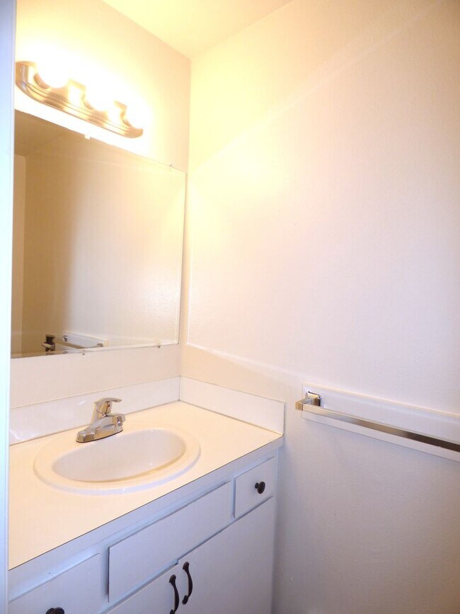 Photo - 2 bed 1.5 bath Townhome in Keizer Unit 4024