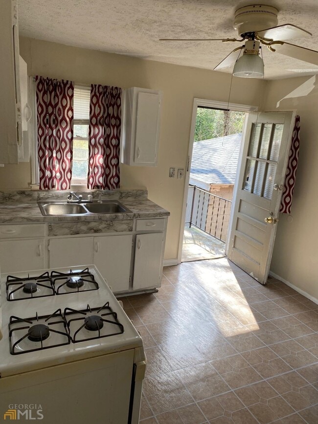 Photo - 1052 Birch St SW