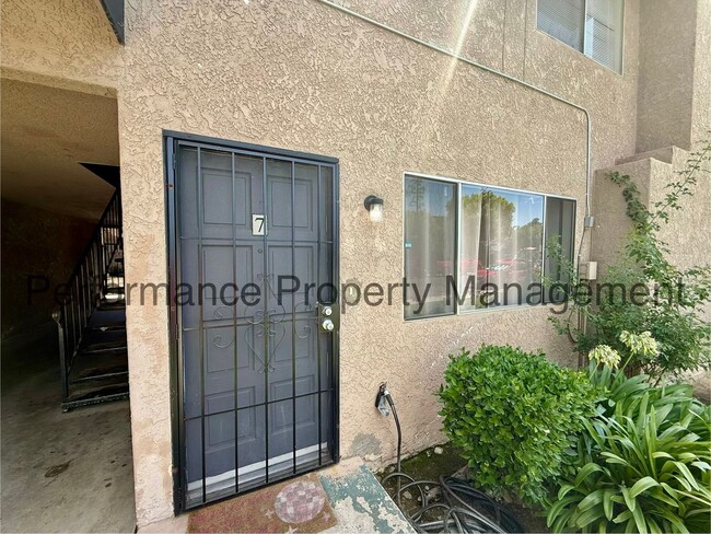 Building Photo - Cute 2 Story Condo in SW Bakersfield w/ Pool, RBP & $0 Deposit Option