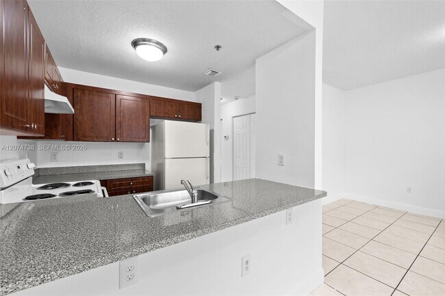 Photo - 2429 W 78th St Unit 102