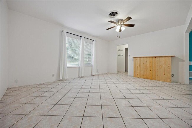 Photo - 6804 Duquesne Dr