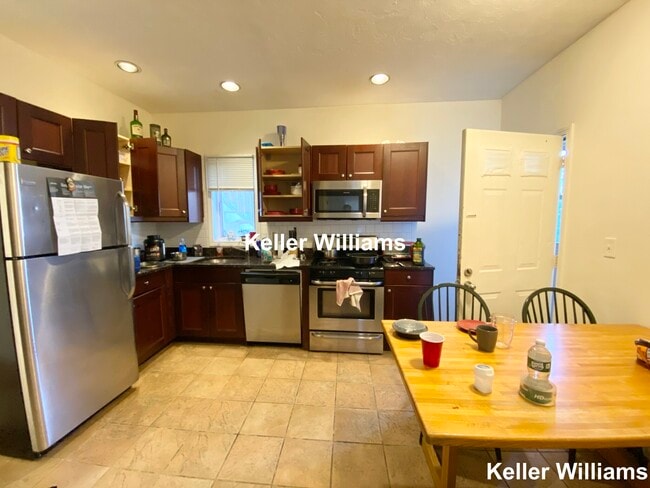 Photo - 7 Iroquois St