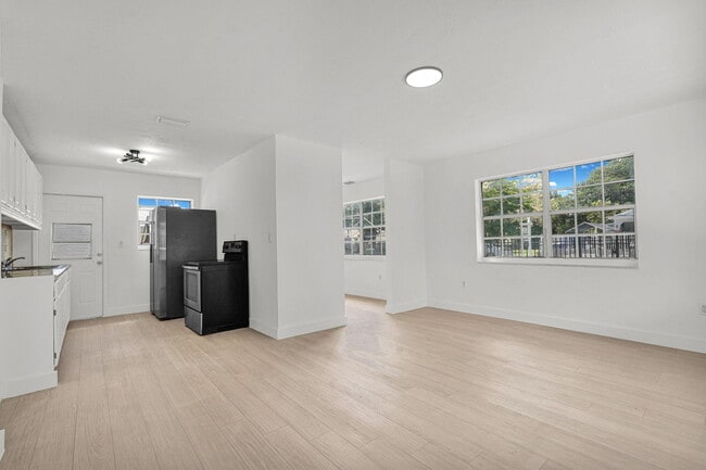 Photo - 153 NW 42nd St