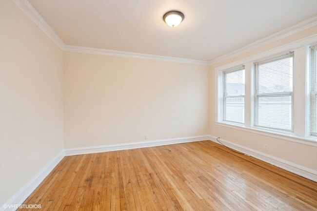 Remodeled 2 Bed in Beverly - Heat & Gas In... Apartment Unit 1727-1 ...