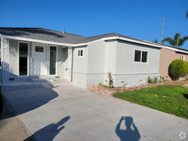 Building Photo - 5123 W 130th St Unit Main House