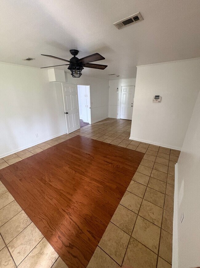 Photo - 320 Ray Ave