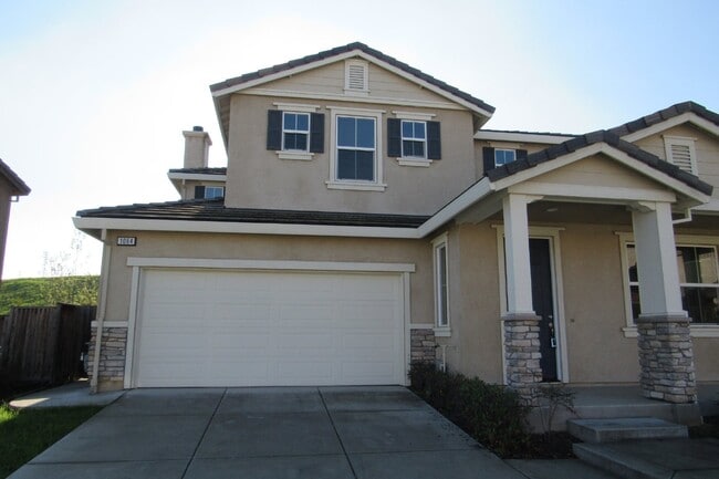 Building Photo - Gorgeous 4 Bed/2.5 Bath in Perfect Pittsburg Location