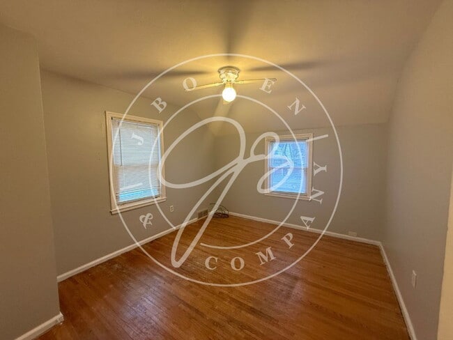 Photo - 3-Bedroom 1 1/2 Bathroom home in West Toledo with Hardwood Floors!