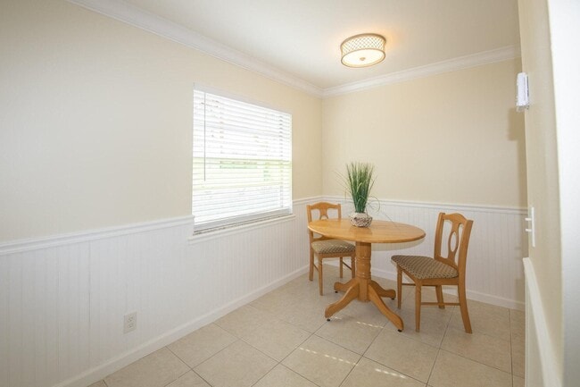 Photo - 125 S F St