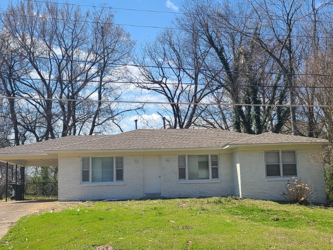 Photo - 2823 Baskin St
