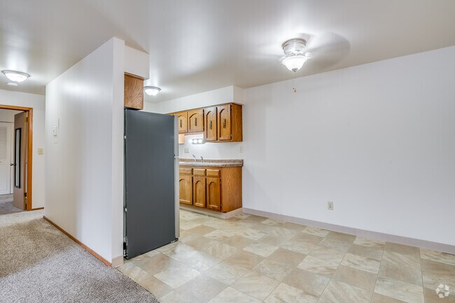 2BR, 1.5BA - 700SF - Dining Room - Fourth Street Apartments