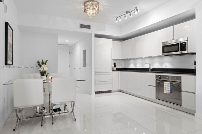 Photo - 1010 Brickell Ave Unidad 4608 Rental