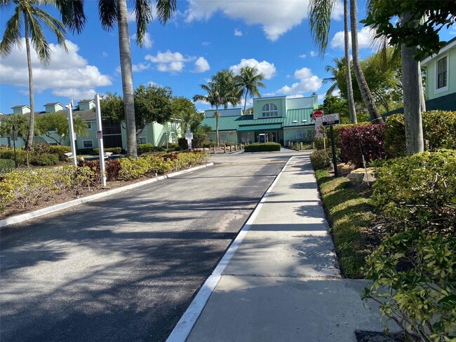 Photo - 4090 N Pine Island Rd Unit 313