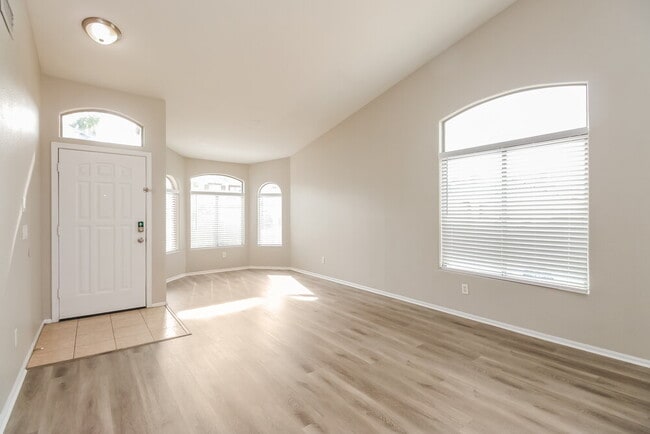 Photo - 9216 W Globe Ave