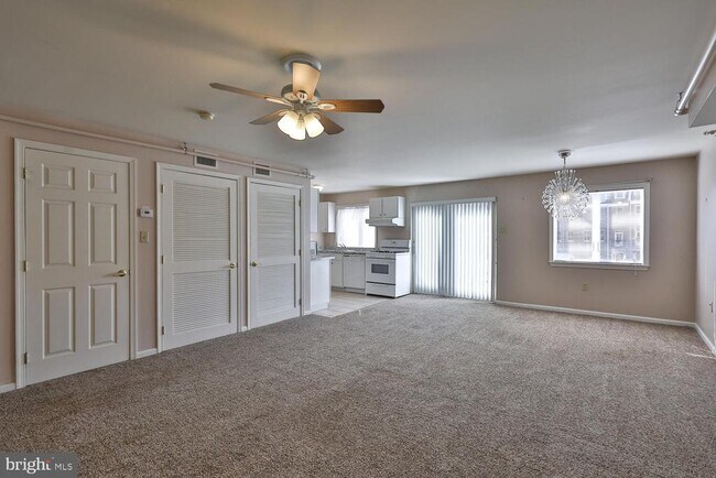 Photo - 126 League St