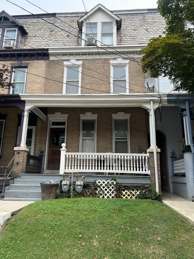 Building Photo - 833 Columbia Ave Unit Apt. 2