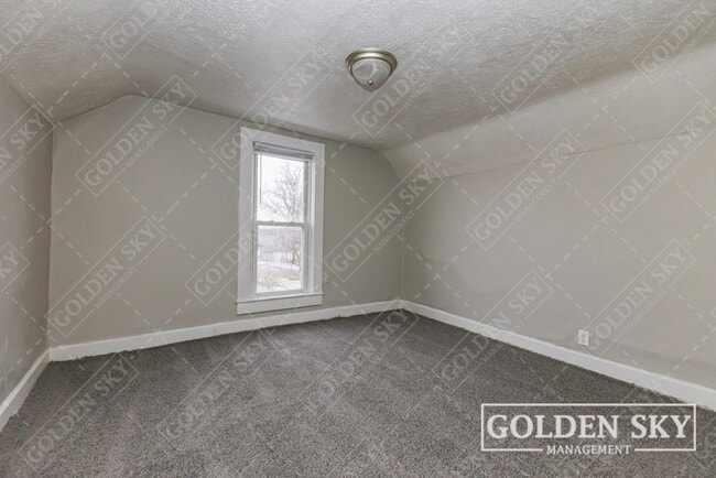 Photo - 421 W 9th St