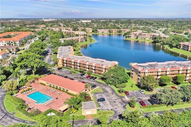 Building Photo - 6114 Coral Lake Dr