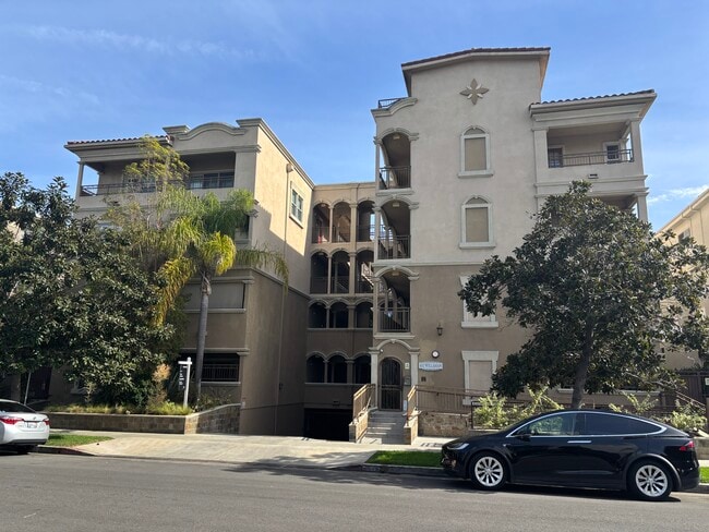 Building Photo - 432 S Willaman Dr Unit 202