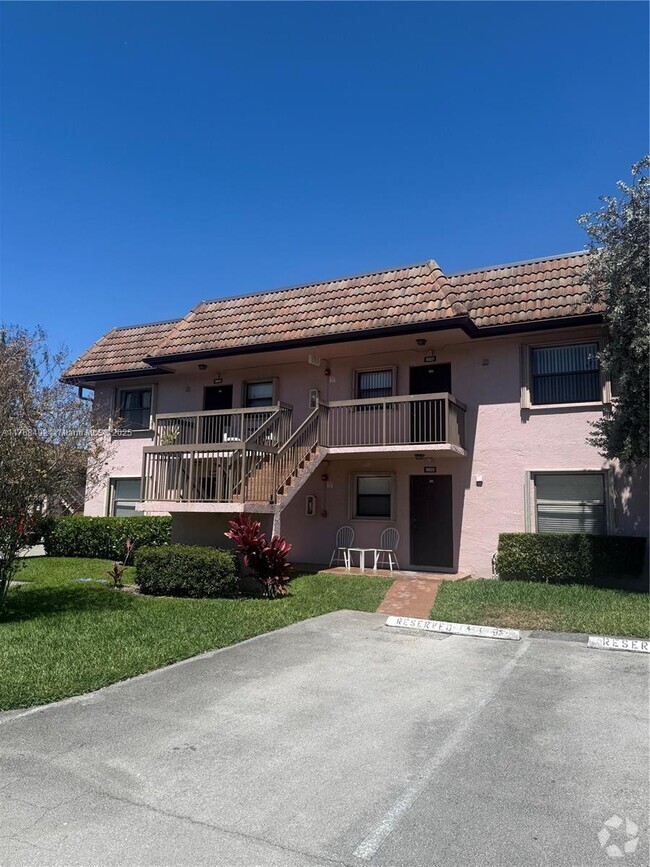 Building Photo - 10637 NW 10th St Rental