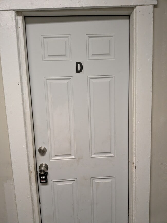 Photo - 403 Maple Ave Unidad D