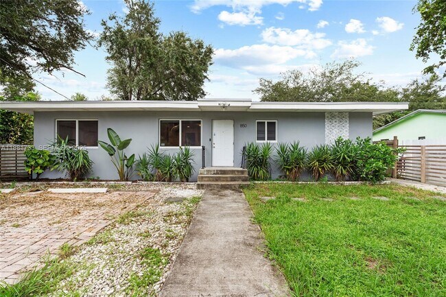 Building Photo - 1850 NW 92nd St Unit A