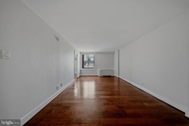 Photo - 1420 N St NW Unit 1005